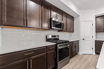 W204N17697  Laurel Pl #701, Jackson, WI 53037 - Photo 3