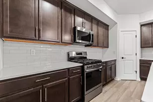 W204N17697 Laurel Pl, Jackson, WI 53037 - Photo 3