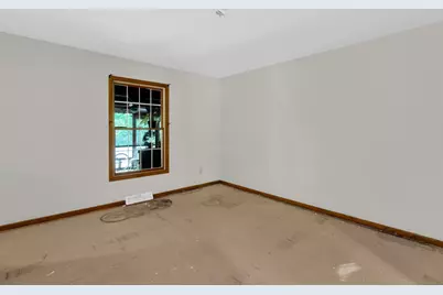 1405 N English Settlement Ave, Racine, WI 53105 - Photo 9