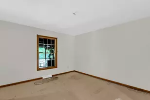 1405 N English Settlement Ave, Racine, WI 53105 - Photo 9