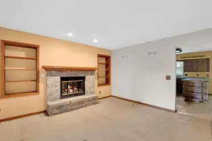 1405 N English Settlement Ave, Racine, WI 53105 - Photo 7