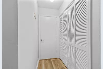 5339 S Cambridge Ln, Greenfield, WI 53221 - Photo 15