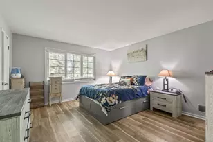 5339 S Cambridge Ln, Greenfield, WI 53221 - Photo 9