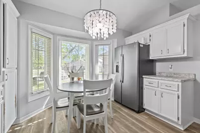 5339 S Cambridge Ln, Greenfield, WI 53221 - Photo 7