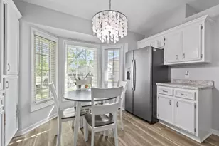 5339 S Cambridge Ln, Greenfield, WI 53221 - Photo 7