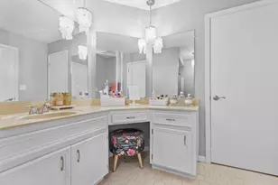 5339 S Cambridge Ln, Greenfield, WI 53221 - Photo 11