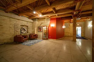 904 E Pearson St, Milwaukee, WI 53202 - Photo 25