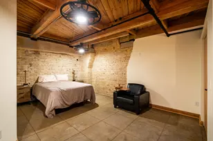 904 E Pearson St, Milwaukee, WI 53202 - Photo 15