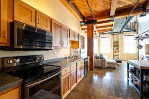 904 E Pearson St, Milwaukee, WI 53202 - Photo 7