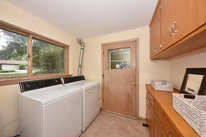 2342 W Acacia Rd, Glendale, WI 53209 - Photo 21