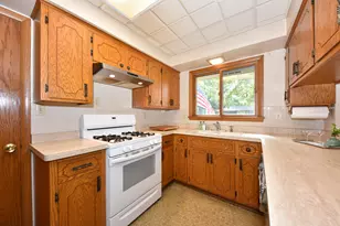 2342 W Acacia Rd, Glendale, WI 53209 - Photo 15