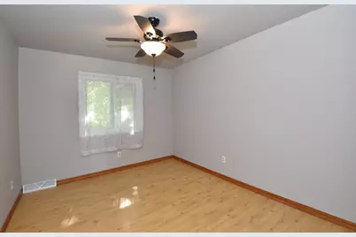 N114W16721  Royal Ct, Germantown, WI 53022 - Photo 23