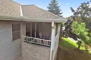 18740 Emerald Cir, Brookfield, WI 53045 - Photo 7