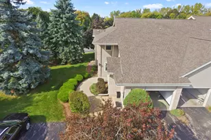 18740 Emerald Cir, Brookfield, WI 53045 - Photo 3