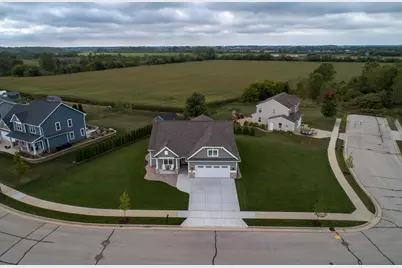 349  Aspen St, Belgium, WI 53004 - Photo 3