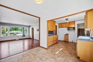 2403 W Alvina Ave, Milwaukee, WI 53221 - Photo 5