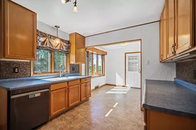 2403 W Alvina Ave, Milwaukee, WI 53221 - Photo 9