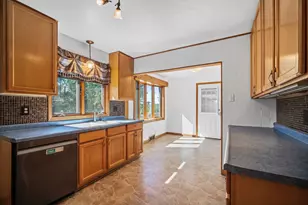 2403 W Alvina Ave, Milwaukee, WI 53221 - Photo 9