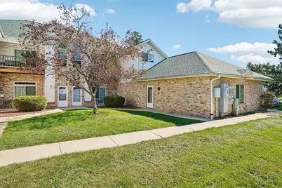 4300 W Grange Ave #Unit 8, Greenfield, WI 53220 - Photo 3