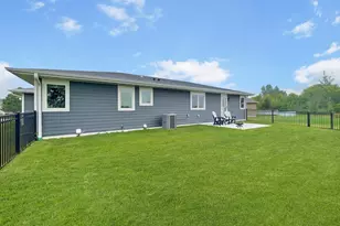 525 Washington Cir, Oostburg, WI 53070 - Photo 3