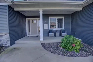 704 Knollwood Dr, Holmen, WI 54636 - Photo 3