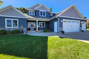 704 Knollwood Dr, Holmen, WI 54636 - Photo 1