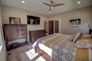 704 Knollwood Dr, Holmen, WI 54636 - Photo 11