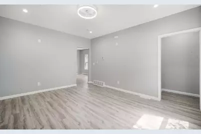 2646 N Vel R Phillips Ave, Milwaukee, WI 53212 - Photo 11