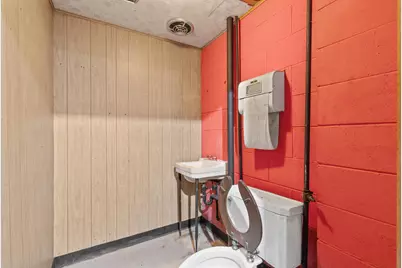 2703 S Chicago Ave, South Milwaukee, WI 53172 - Photo 41