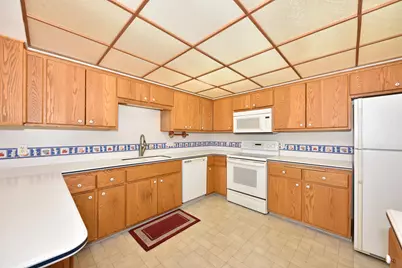 19145  Arlyne Ct, Brookfield, WI 53045 - Photo 13