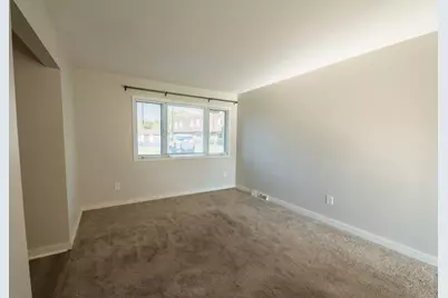 269  Karen Ct, Hartford, WI 53027 - Photo 7