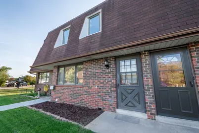 269  Karen Ct, Hartford, WI 53027 - Photo 3