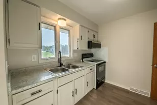 269 Karen Ct, Hartford, WI 53027 - Photo 13