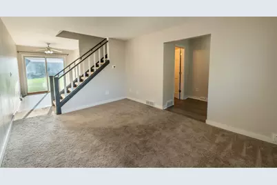 269  Karen Ct, Hartford, WI 53027 - Photo 9