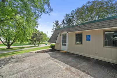 108 E Oak Crest Dr #110, Wales, WI 53183 - Photo 9