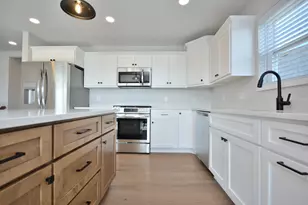 997 Elderberry Rd, Oconomowoc, WI 53066 - Photo 13