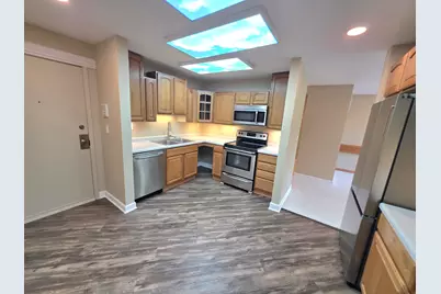 6100 W Stonehedge Dr #320, Greenfield, WI 53220 - Photo 5