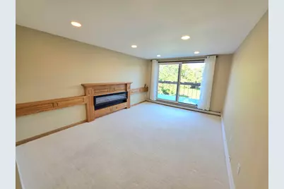 6100 W Stonehedge Dr #320, Greenfield, WI 53220 - Photo 7