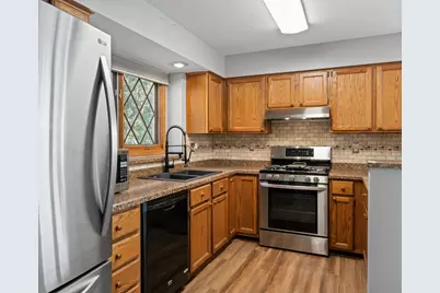 933  Freeman St, Genoa City, WI 53128 - Photo 5
