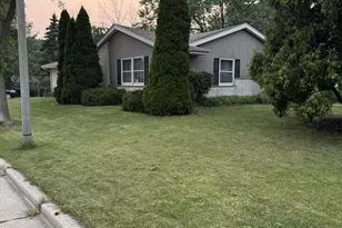 9404 W Hope Ave, Wauwatosa, WI 53222 - Photo 17