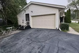 9404 W Hope Ave, Wauwatosa, WI 53222 - Photo 3