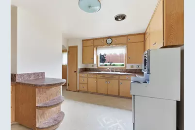 2206  Division St, Manitowoc, WI 54220 - Photo 9