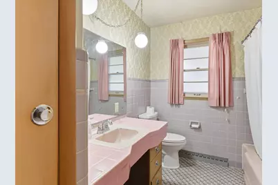 2206  Division St, Manitowoc, WI 54220 - Photo 13