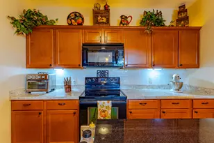 230 Hilldale Dr, Hartford, WI 53027 - Photo 7