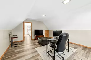 12207 W Bluemound Rd, Wauwatosa, WI 53226 - Photo 17