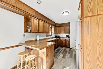 12207 W Bluemound Rd, Wauwatosa, WI 53226 - Photo 9