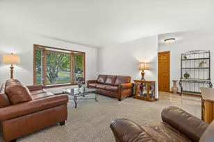 N61W16085 Hawthorne Dr, Menomonee Falls, WI 53051 - Photo 7