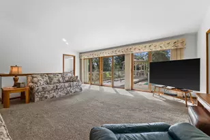 N61W16085 Hawthorne Dr, Menomonee Falls, WI 53051 - Photo 5