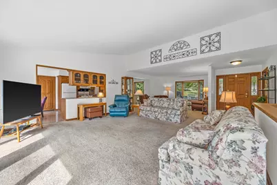 N61W16085  Hawthorne Dr, Menomonee Falls, WI 53051 - Photo 3