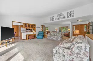 N61W16085 Hawthorne Dr, Menomonee Falls, WI 53051 - Photo 3